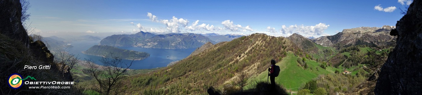 02 Salendo il sentiero attrezzato EE per Punta Almana vista sul Lago d'Iseo.jpg